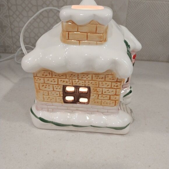 Vintage 80's Christmas Around The World Lighted Snowhouse House Of Lloyd Decor - Picture 9 of 16